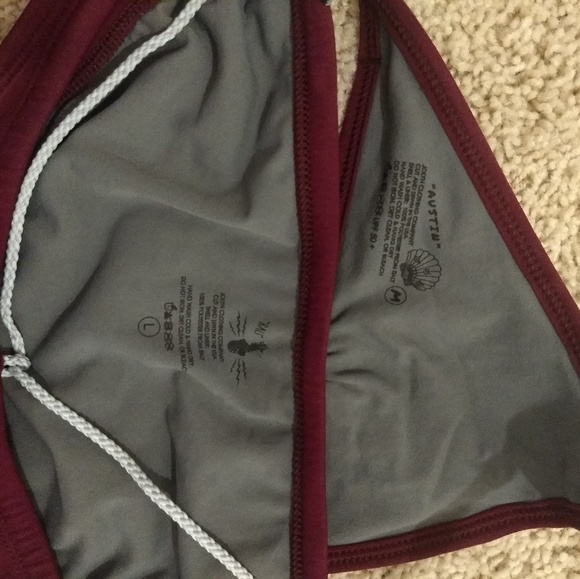 Jolyn Bikini: Medium top, Large Bali bottoms - Picture 2 of 4